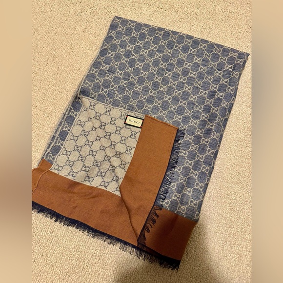 ❗️SOLD❗️Gucci Jacquard scarf - Picture 2 of 4